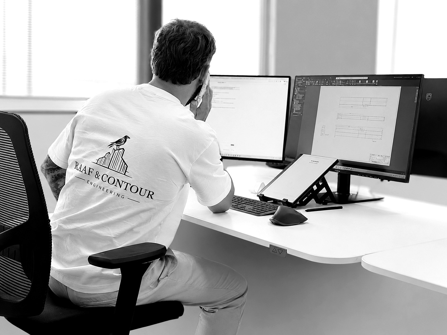 Raaf & Contour aan het werk achter CAD-schermen